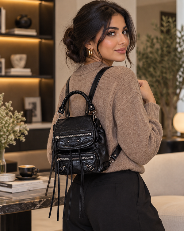 حقيبة ظهر نسائية سحر التفاصيل من الجلد البقري بتصميم عصري أنيق