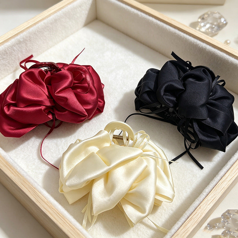 أسود