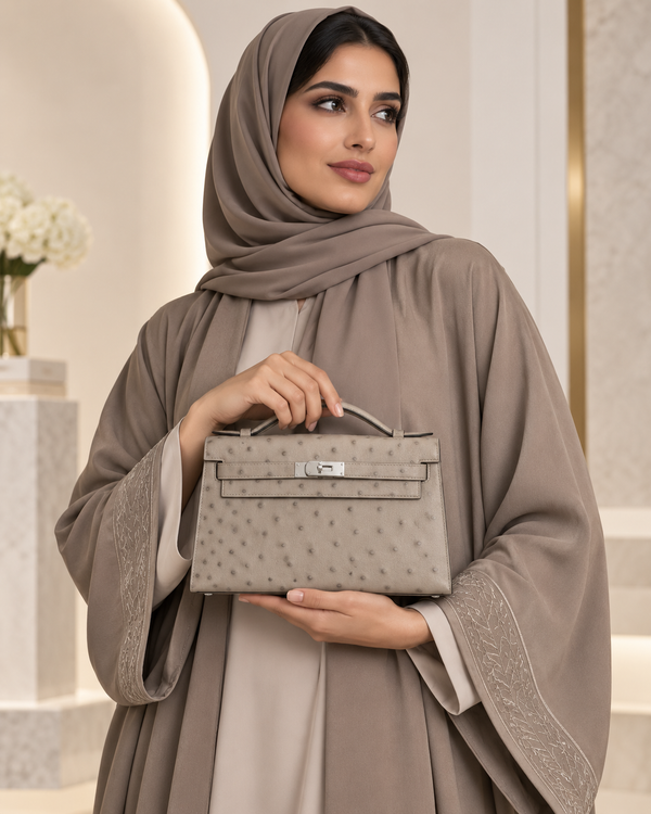 حقيبة نسائية ميني من جلد النعام الطبيعي بقفل معدني