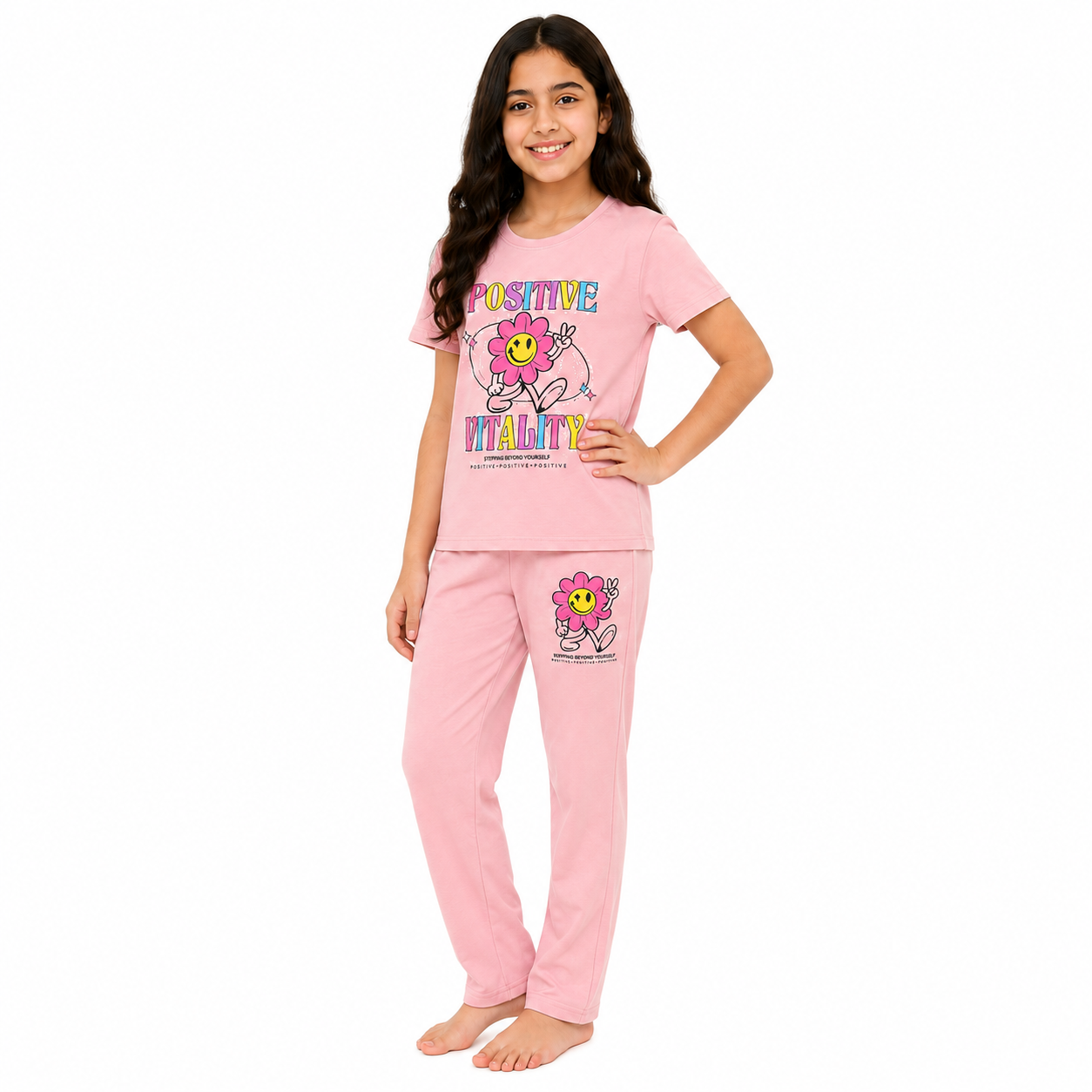 طقم نوم بنات وردي بطبعة زهور مرحة – صورة 4