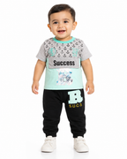 طقم أولادي رمادي وأسود بطبعة Success – صورة 1