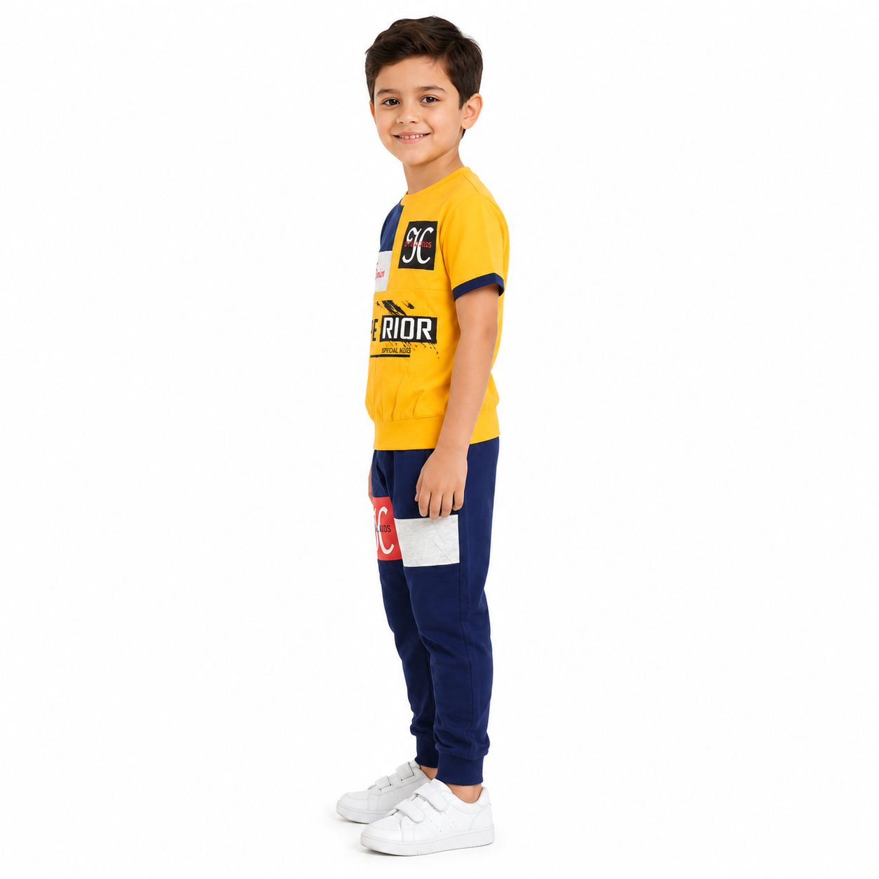 طقم أولاد أصفر وكحلي بتيشيرت وبنطلون – صورة 2