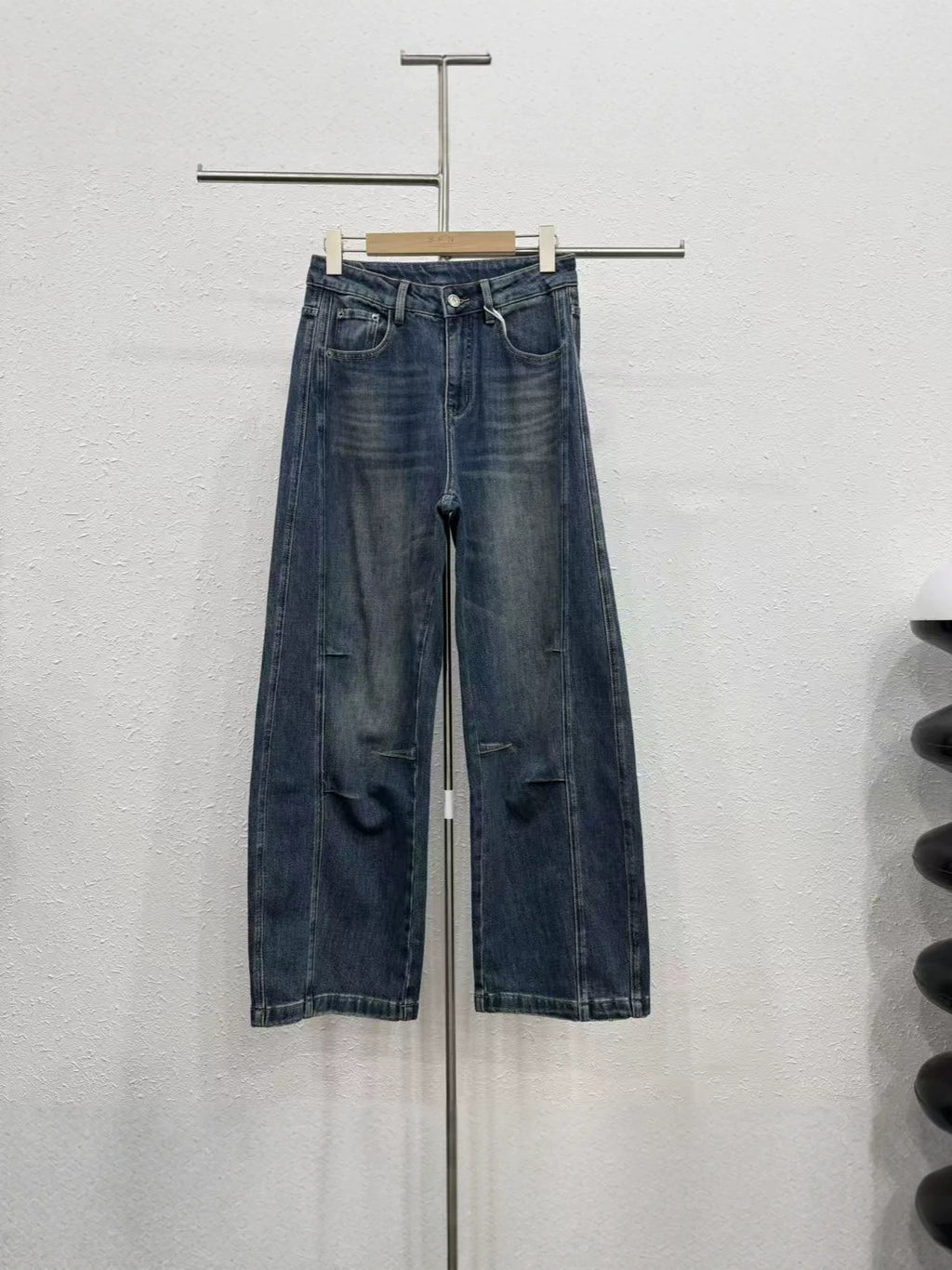 أزرق