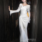 أبيض
