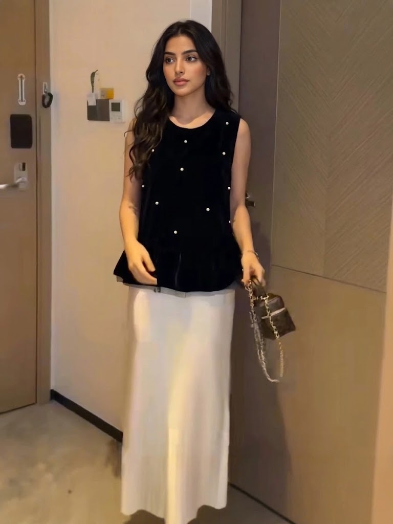 أسود