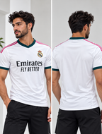 أبيض