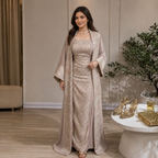 طقم نسائي أنيق بتصميم كلاسيكي