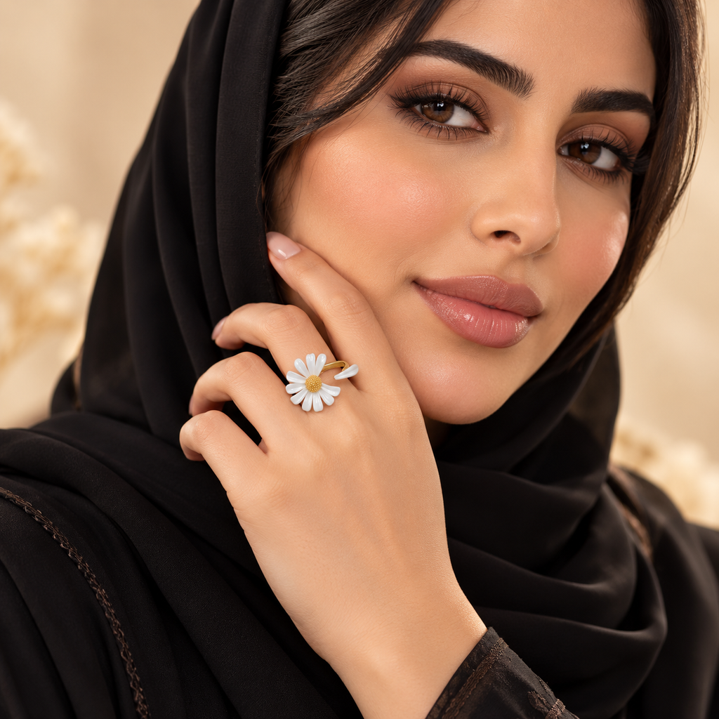 أبيض