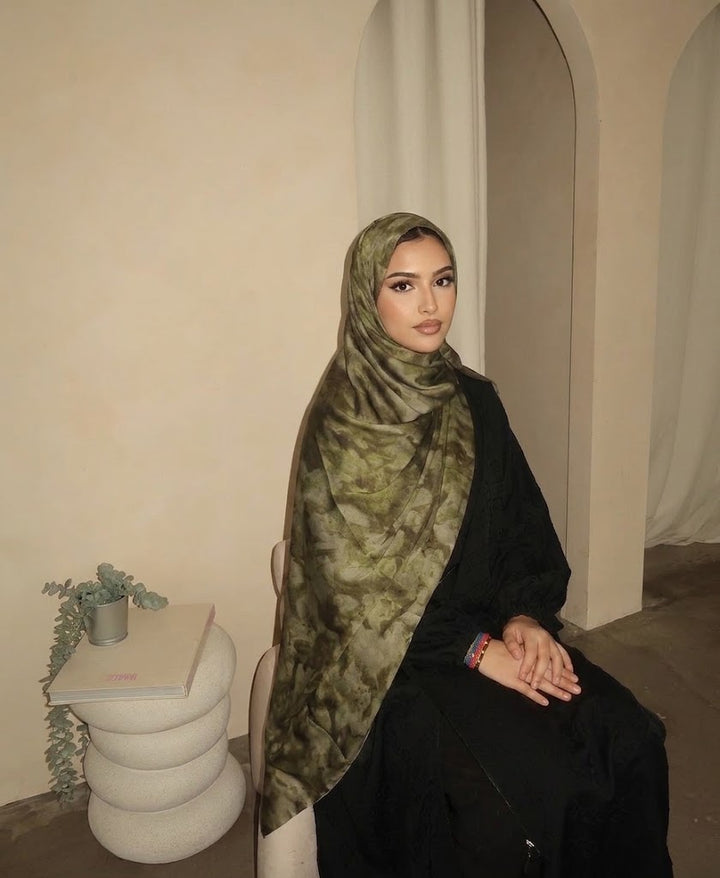 وشاح حرير خفيف وأنيق للإطلالات اليومية
