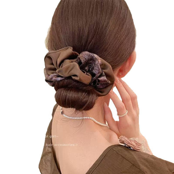 ربطة شعر ساتان بتدرج لؤلؤي بتصميم أنيق وعصري
