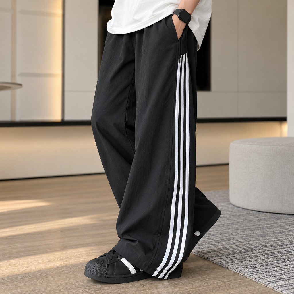 بنطلون رياضي رجالي واسع بخطوط جانبية – ستايل ستريت شبابي