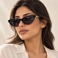 أسود