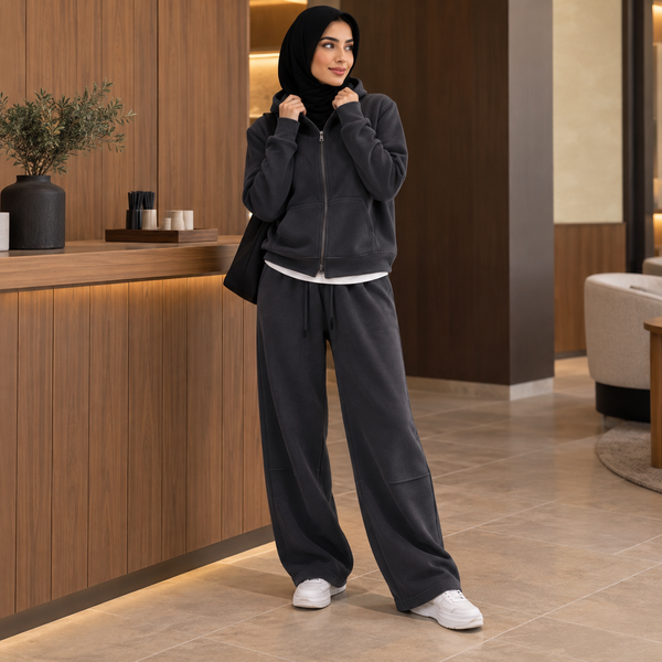 طقم رياضي نسائي فاخر بقطعتين، بلوفر بغطاء رأس وسحاب وبنطال بتصميم كاجوال مريح
