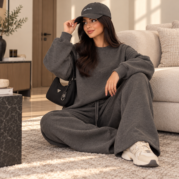 طقم رياضي كاجوال نسائي بقطعتين، بلوفر وبنطال واسع بتصميم مريح