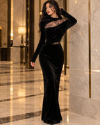 أسود