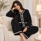 أسود