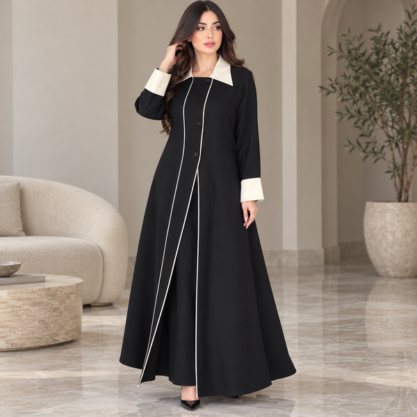 عباية لمسة الرقي الأسود الأنيق بياقة كلاسيكية مزدوجة وأزرار أمامية