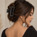 أسود