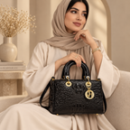 حقيبة كتف نسائية من جلد البقر بنقشة التمساح وتصميم أنيق