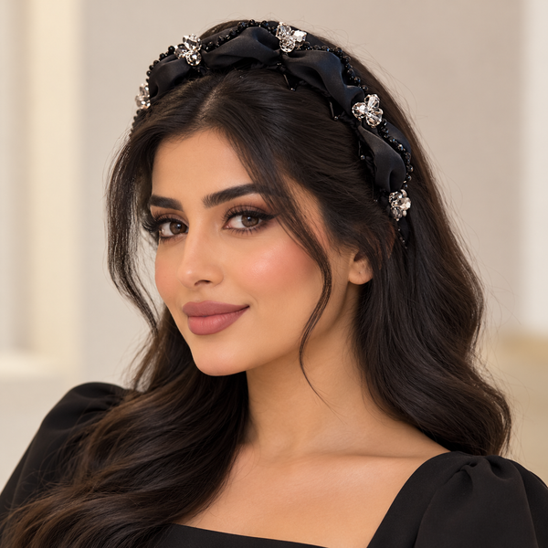 عصابة رأس فاخرة بأسلوب شانيل مرصعة بالأحجار الكريمة ومسننة لتثبيت الشعر ورفع الجمجمة