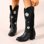 أسود