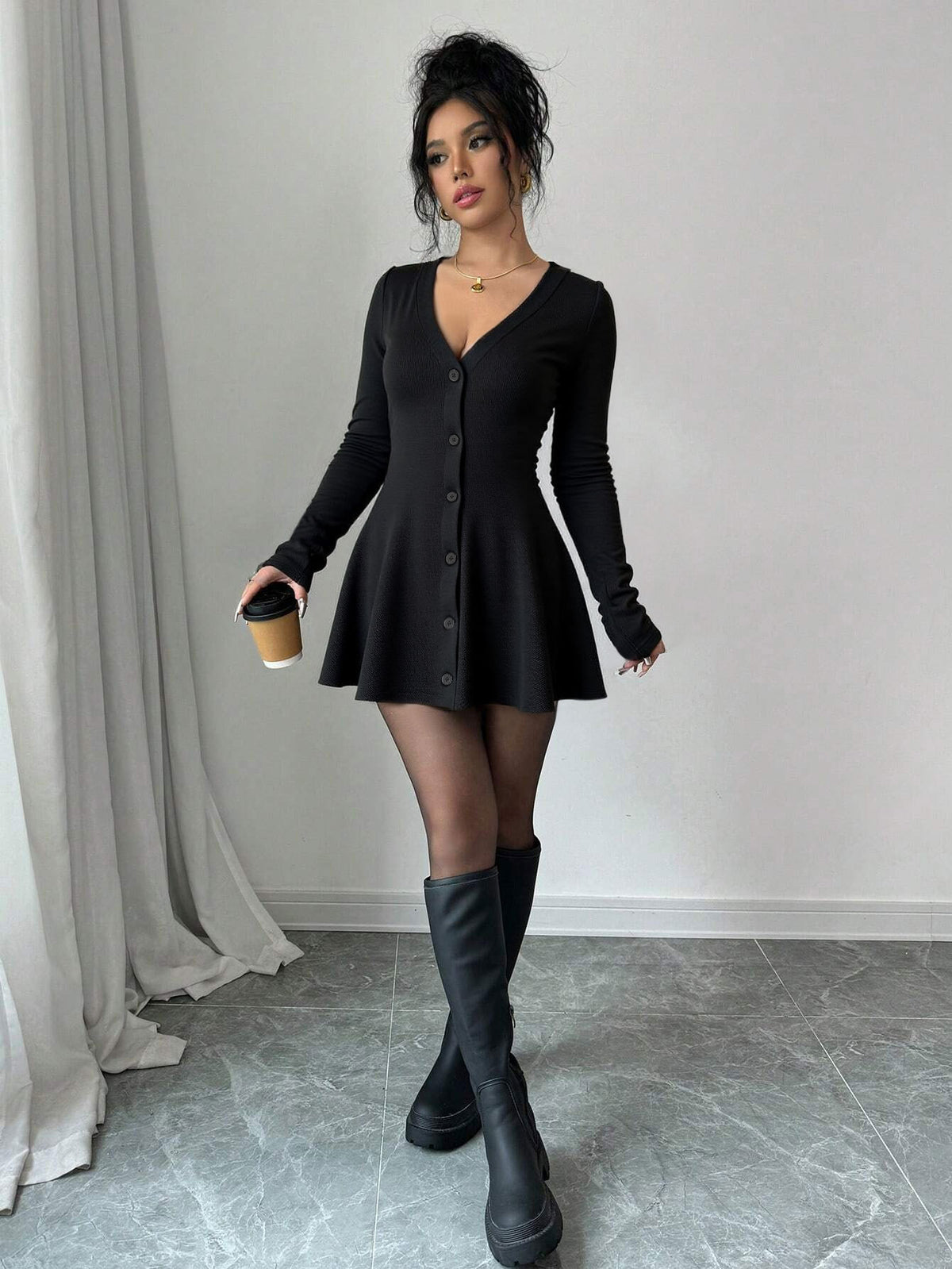 أسود