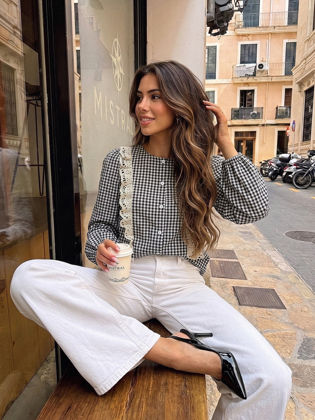 أسود