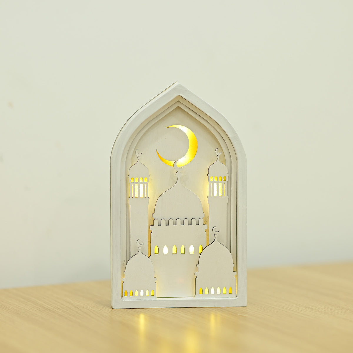 أبيض