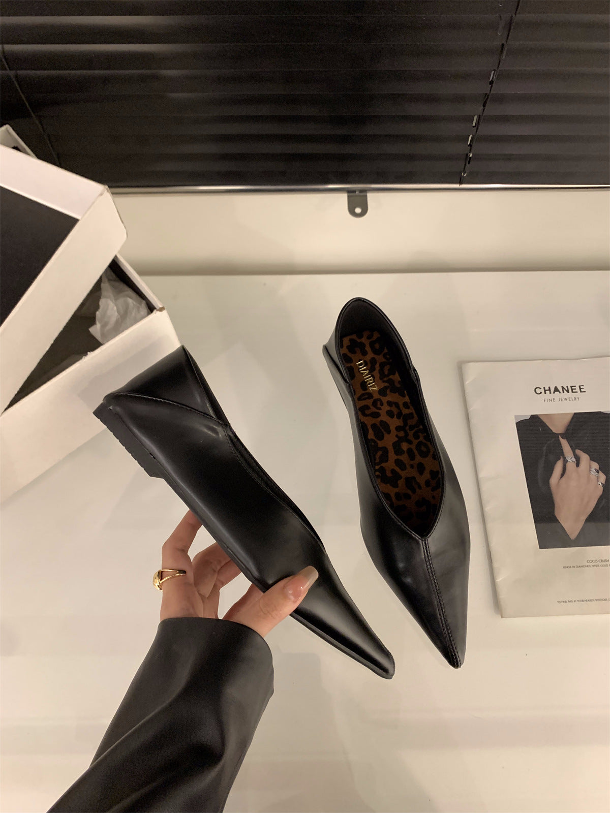 حذاء نسائي فلات أنيق