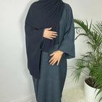 رمادي داكن