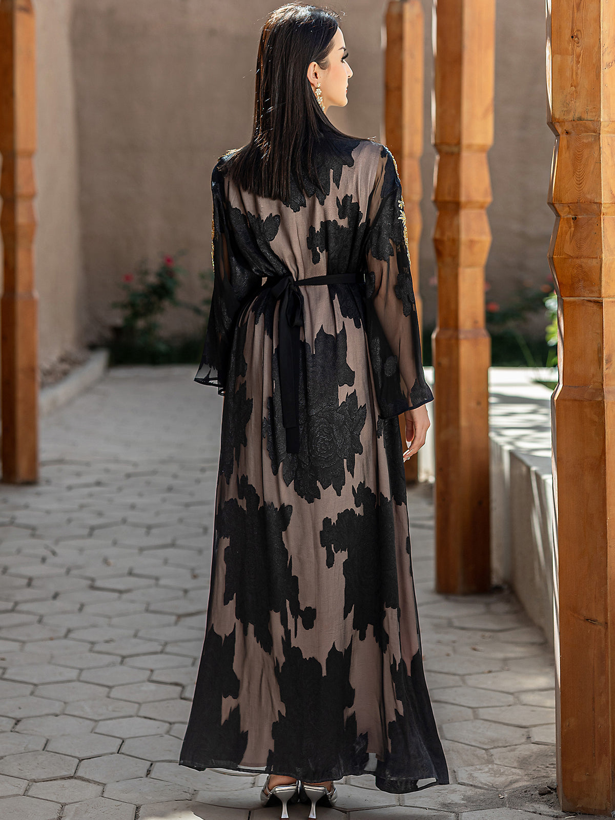 أسود