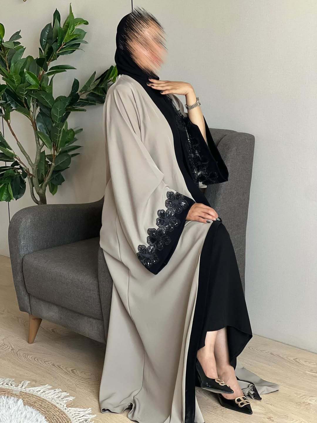 أبيض حليبي