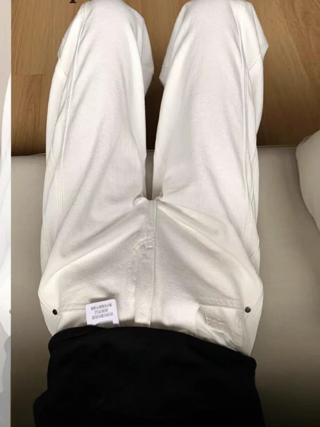 أبيض