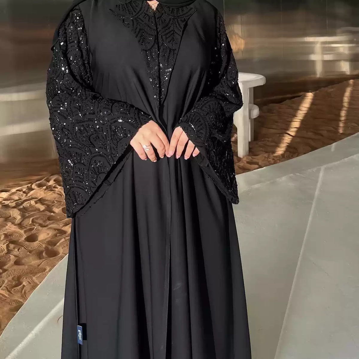 أسود