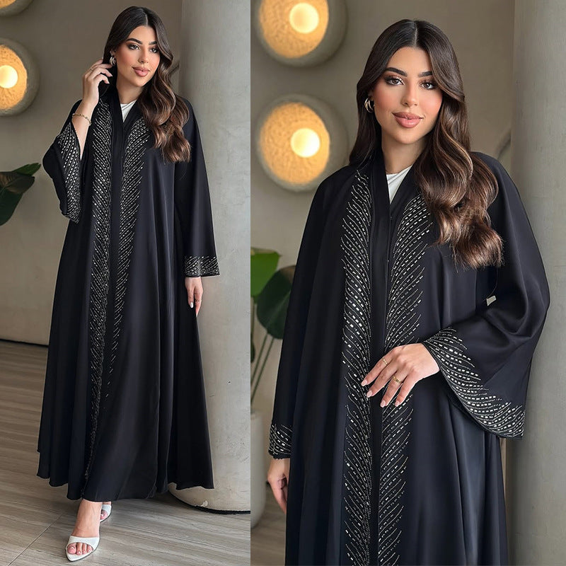 عباية نسائية سوداء فاخرة مزينة بأحجار لامعة