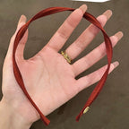 أحمر