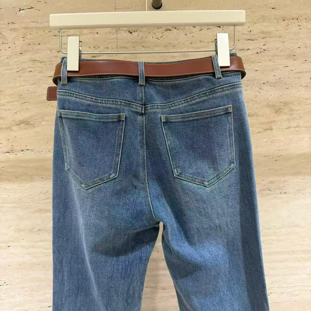 أزرق