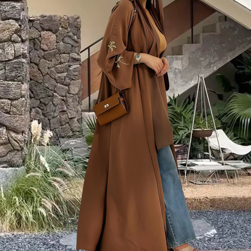 عباية كاجوال واسعة بتطريز ناعم وحزام خصر