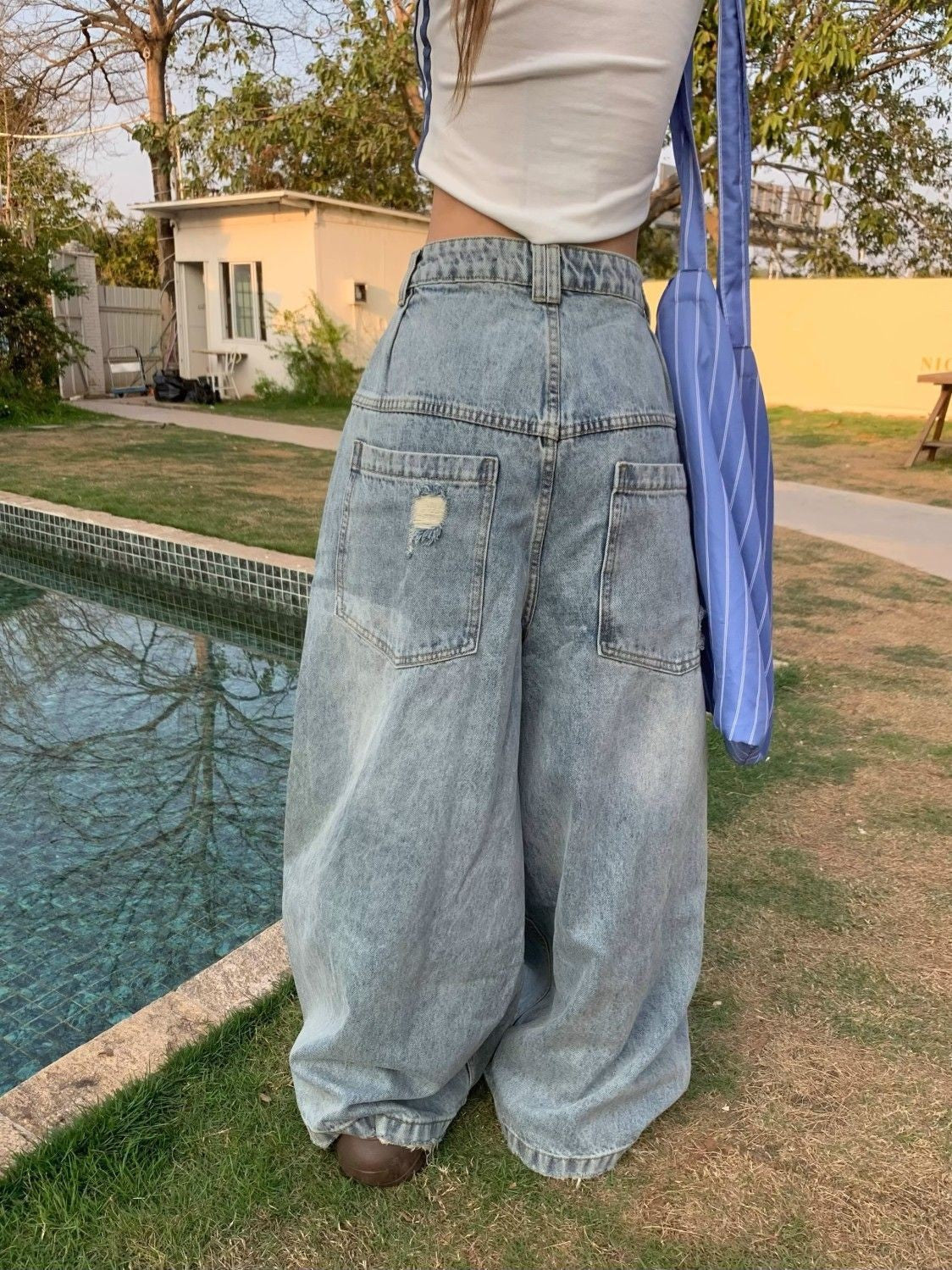 أزرق