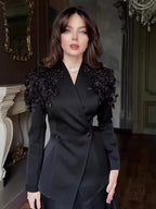 أسود