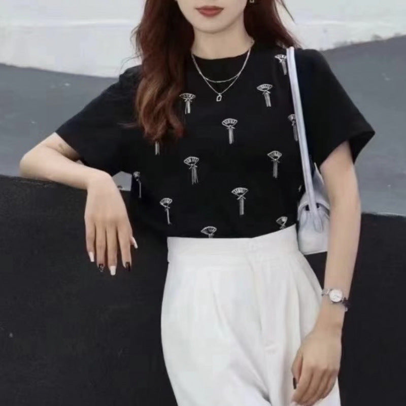 أسود