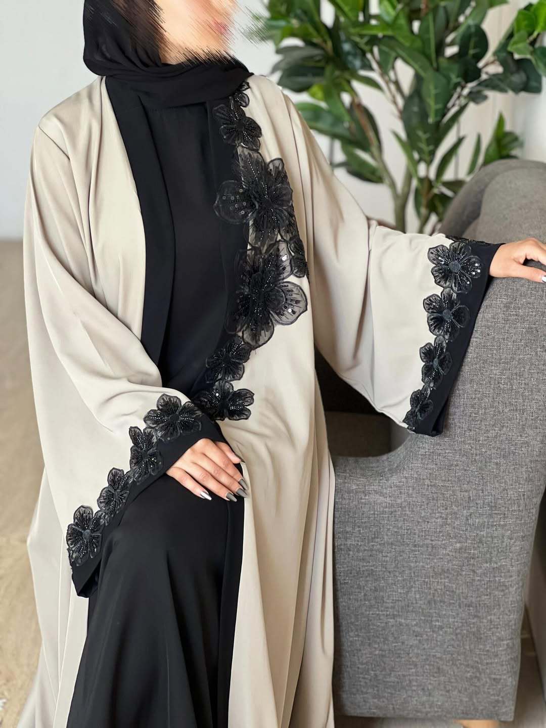 أبيض حليبي