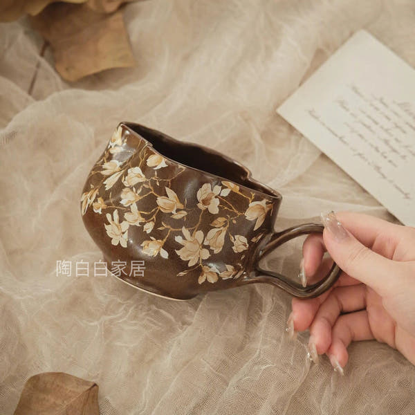 فنجان سيراميك بتصميم برعم الزهرة