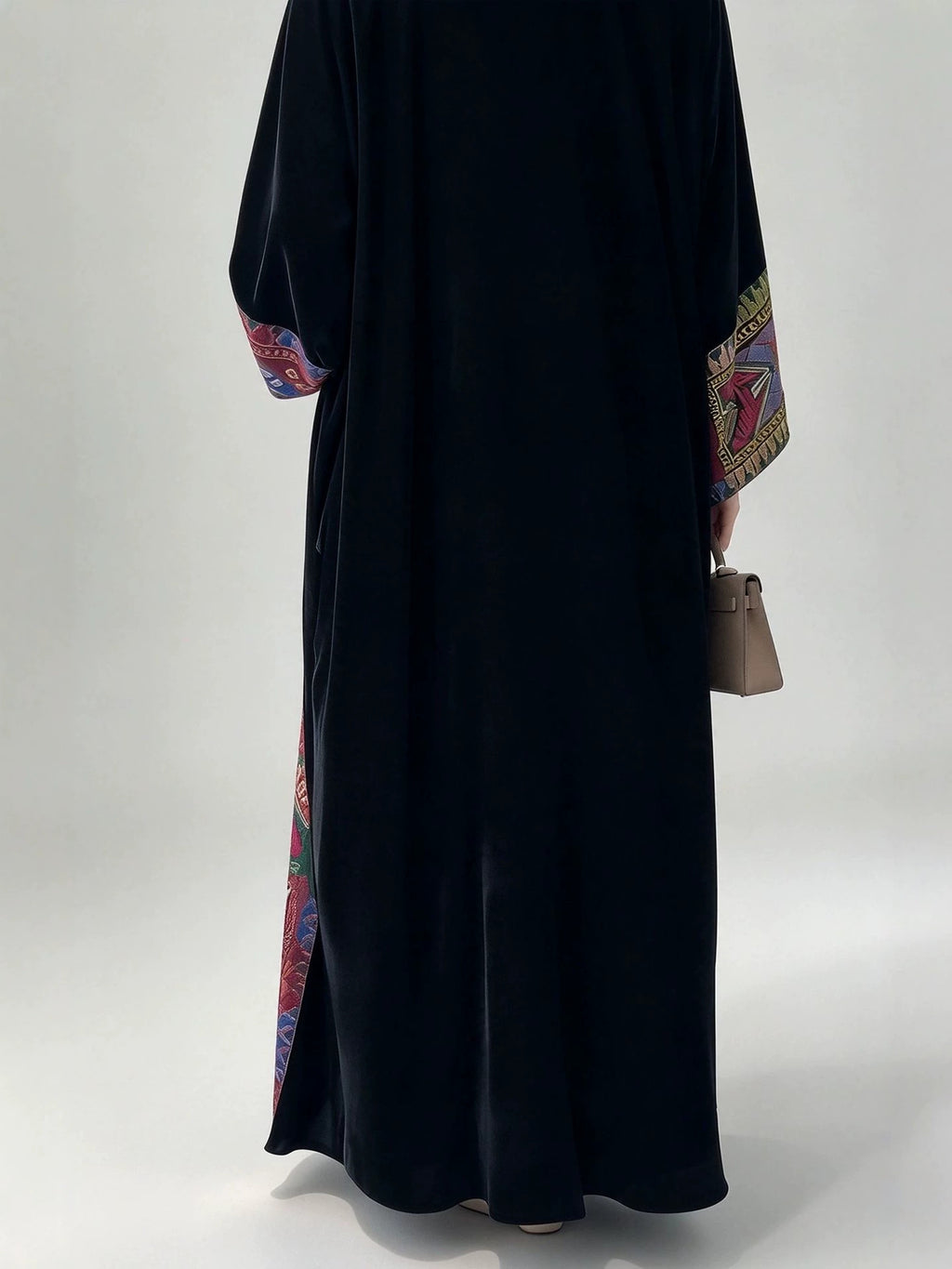 أسود