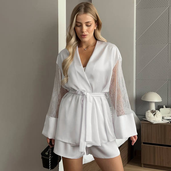 طقم بيجامة همسات الدانتيل المخملي بأكمام طويلة وشورت قصير بتصميم منزلي أنيق