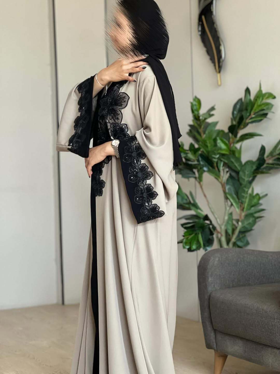 أبيض حليبي