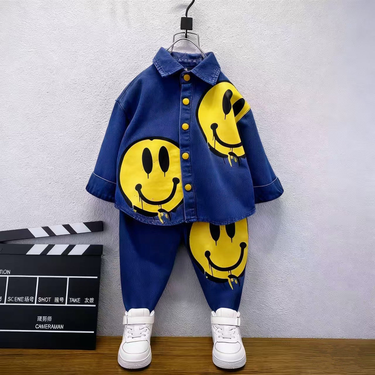 أزرق