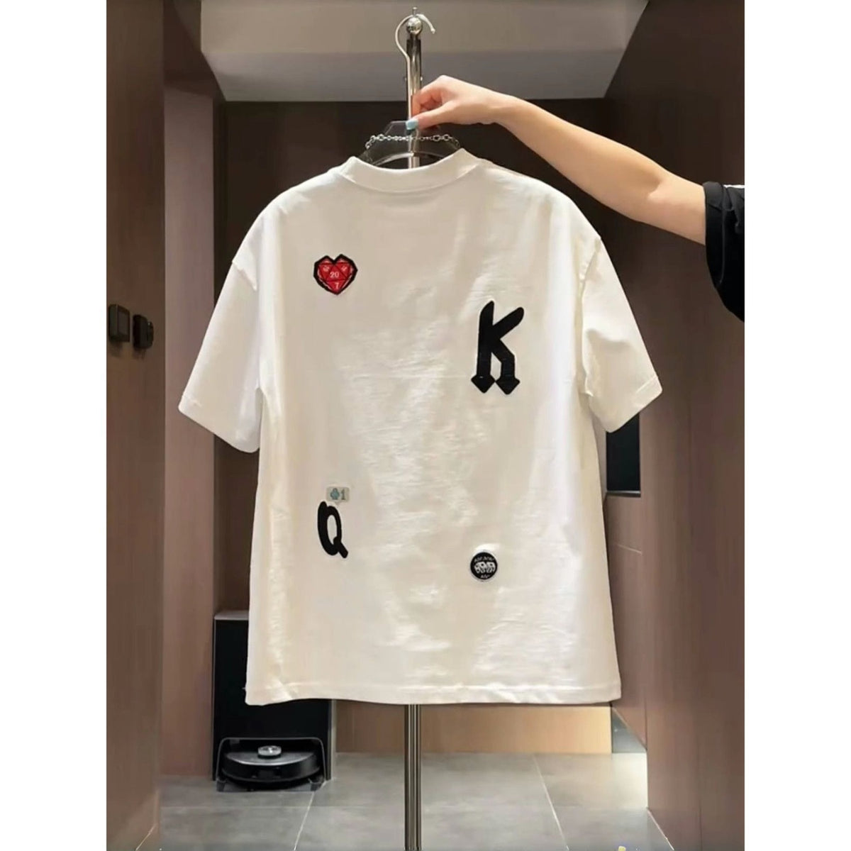 أبيض