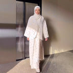 أبيض