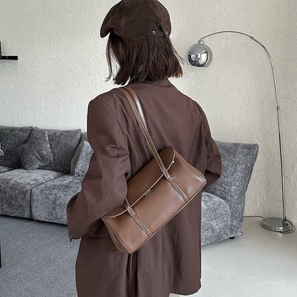 حقيبة رونق الأصالة الراقية من جلد البقر الطبيعي بتصميم كلاسيكي وقفل أنيق